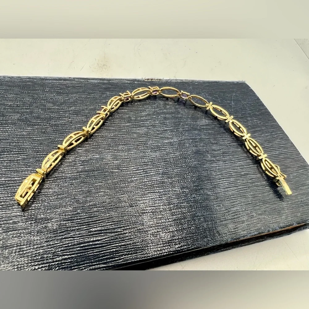 Vintage gold plated scalloped chain bracelet with amethysts 7.5” - Picture 8 of 8